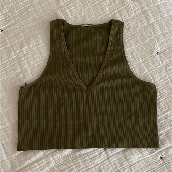 ATHLETA Aurora Seamless Crop Rib Tank Top V-Neck in Acacia Olive Green Size XL - Picture 4 of 8